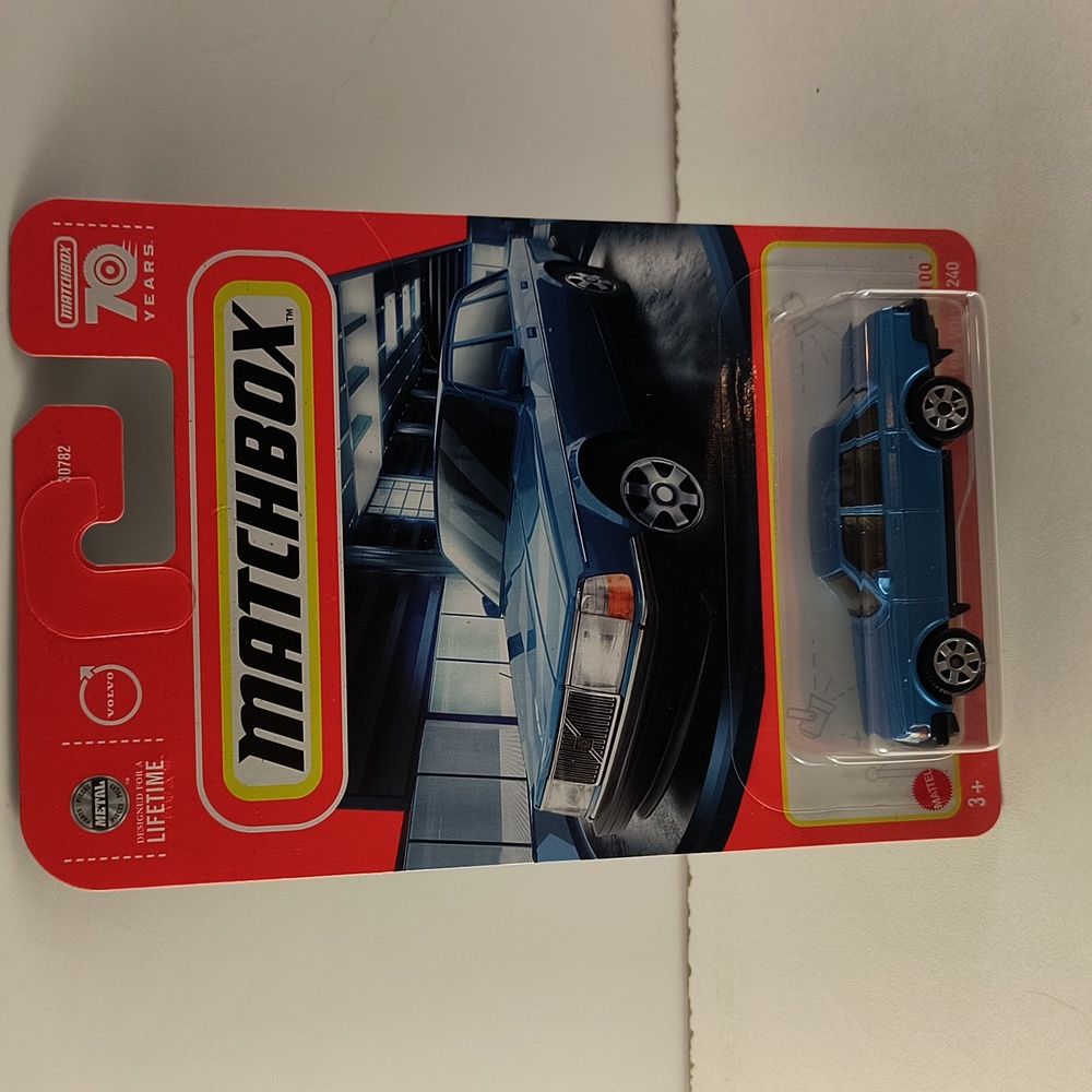 Matchbox 1986 Volvo 240 shipping protector d12